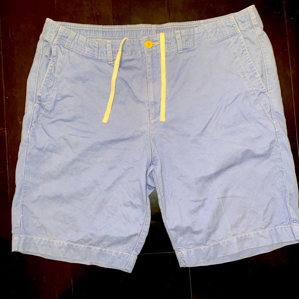 Tommy Bahama mens blue denim shorts. Size XXL in good condition!